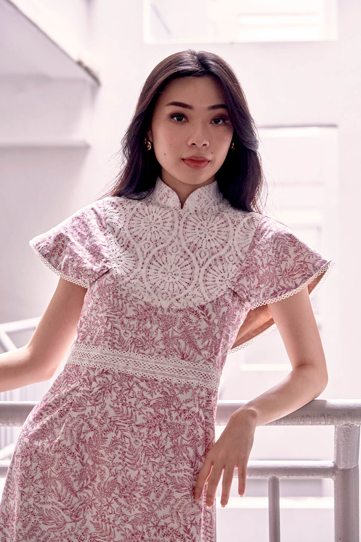 LEXI LACE OVERLAY CAPE CHEONGSAM DRESS – Dayglow Singapore